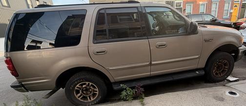 Beige 2001 Ford Expedition XLT