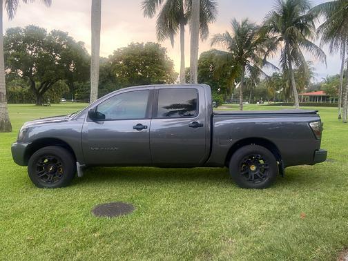 2006 Nissan Titan XE Crew Cab