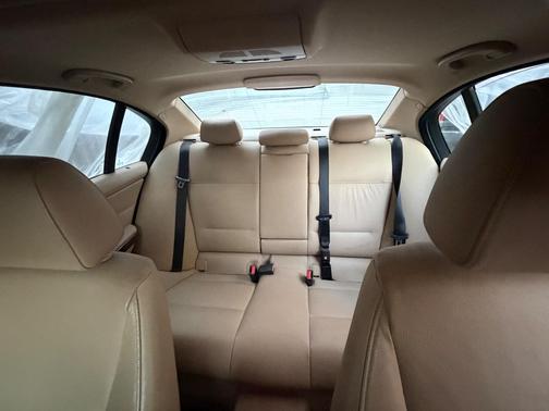 White 2006 BMW 325 i