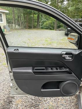 Photo 5 of 24 of 2011 Jeep Compass Sport