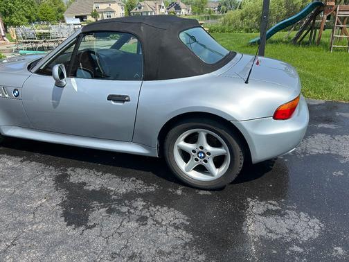 Silver 1997 BMW Z3 2.8 Roadster