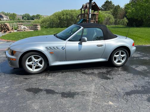 Silver 1997 BMW Z3 2.8 Roadster