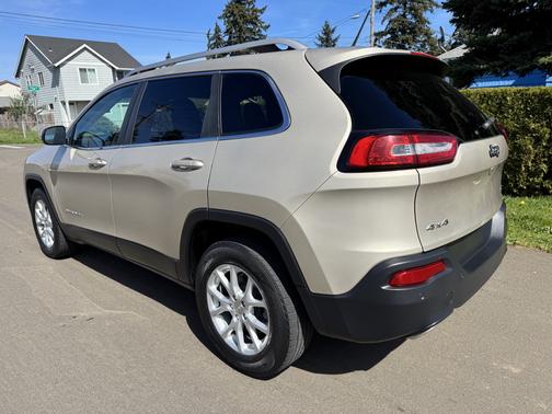 Gold 2015 Jeep Cherokee Latitude