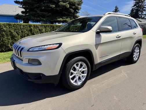 Gold 2015 Jeep Cherokee Latitude