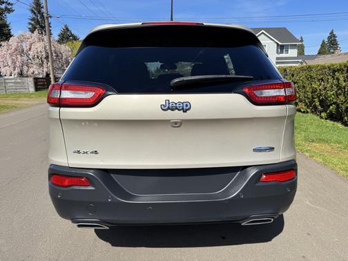 Gold 2015 Jeep Cherokee Latitude