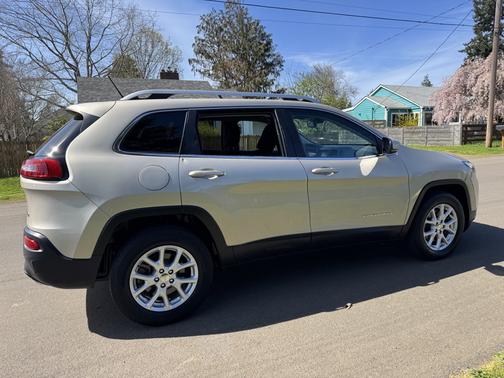 Gold 2015 Jeep Cherokee Latitude