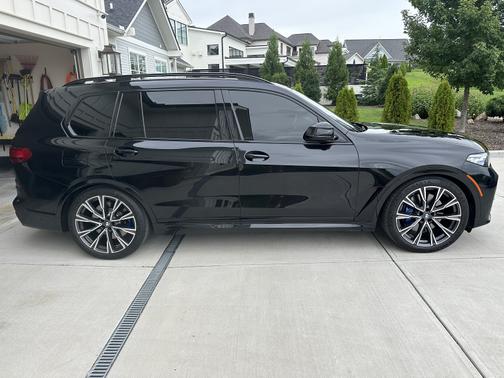2022 BMW X7 M50i