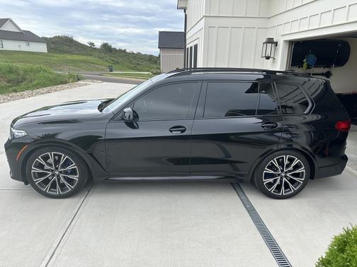 2022 BMW X7 M50i