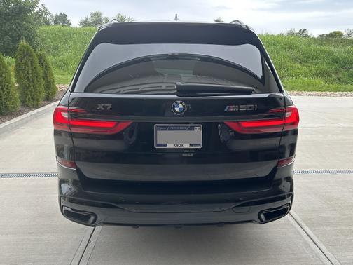 2022 BMW X7 M50i