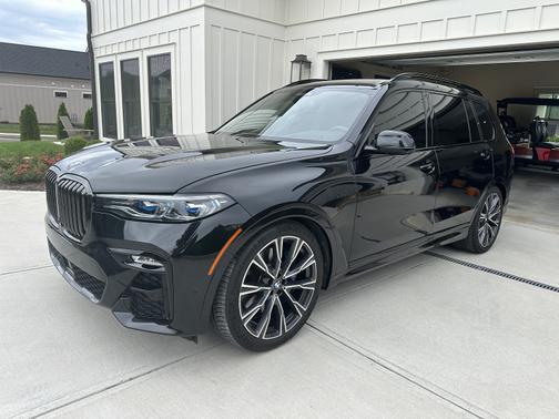 2022 BMW X7 M50i