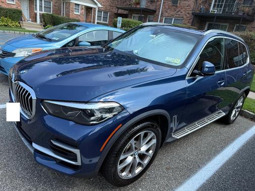 Blue 2022 BMW X5 xDrive40i