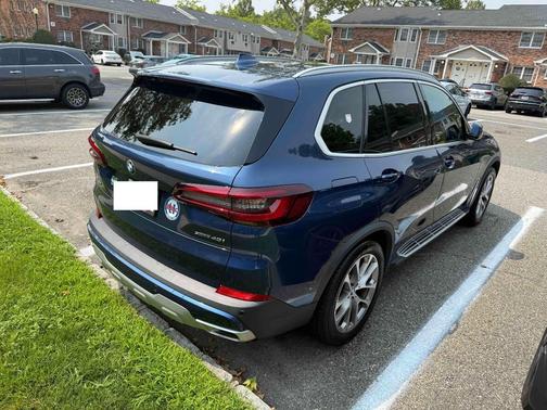 Blue 2022 BMW X5 xDrive40i