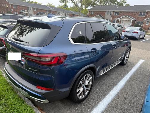 Blue 2022 BMW X5 xDrive40i