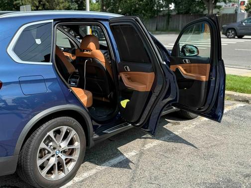 Blue 2022 BMW X5 xDrive40i