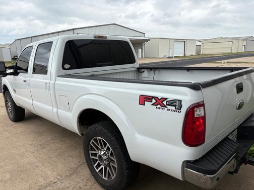White 2011 Ford F-250 Lariat