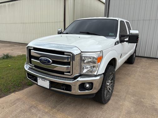 White 2011 Ford F-250 Lariat
