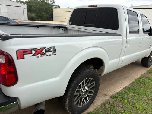 White 2011 Ford F-250 Lariat