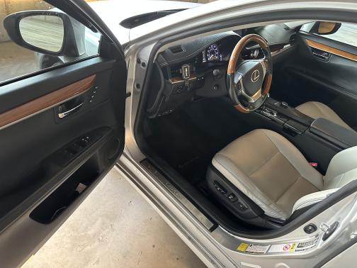 2013 Lexus ES 300h Base