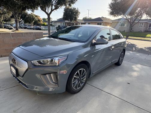 2020 Hyundai IONIQ EV SE