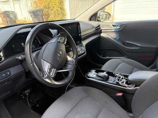 2020 Hyundai IONIQ EV SE