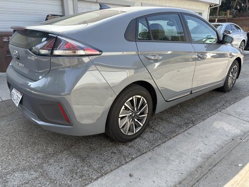 2020 Hyundai IONIQ EV SE