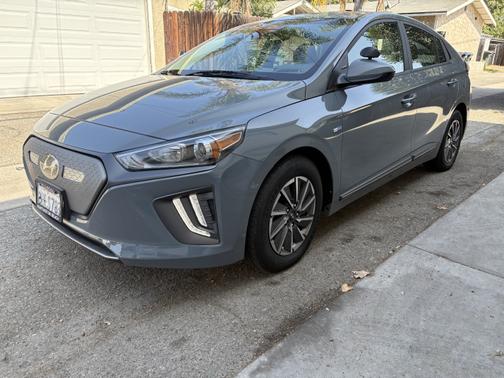 2020 Hyundai IONIQ EV SE