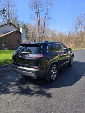 Black 2019 Jeep Cherokee Limited