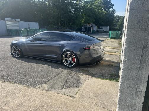 2023 Tesla Model S Plaid