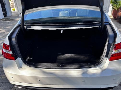White 2010 Mercedes-Benz E-Class E 350