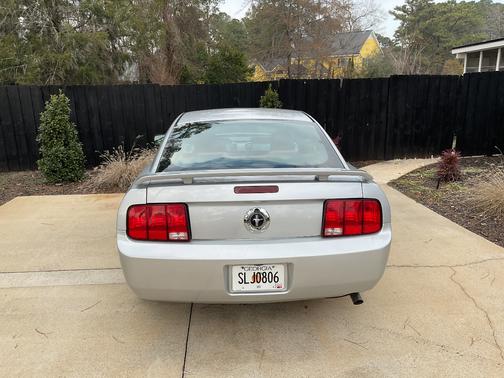 2005 Ford Mustang Deluxe