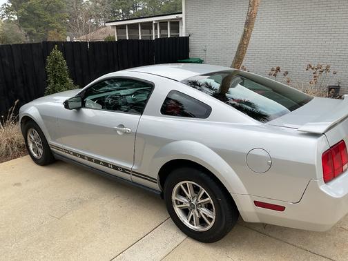 2005 Ford Mustang Deluxe