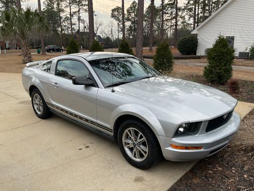 2005 Ford Mustang Deluxe