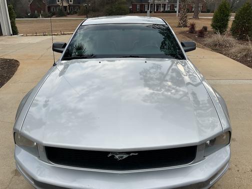 2005 Ford Mustang Deluxe