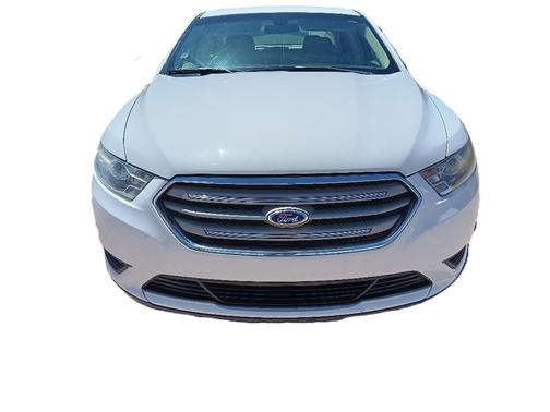 White 2013 Ford Taurus SE