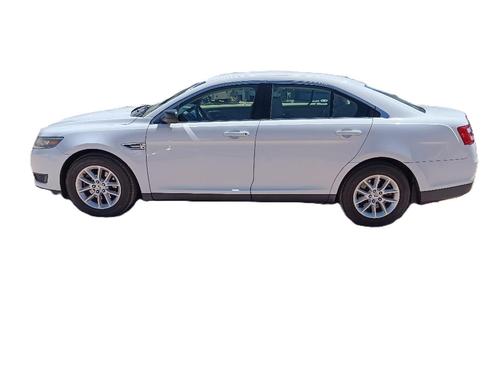 White 2013 Ford Taurus SE