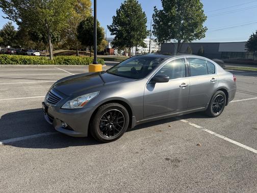 2010 INFINITI G37 x