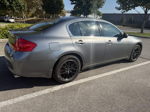2010 INFINITI G37 x