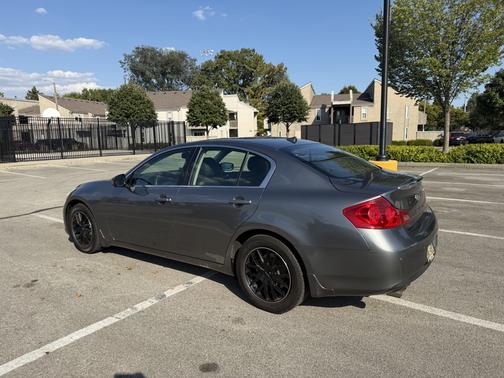 2010 INFINITI G37 x