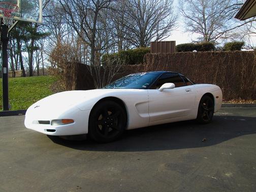 White 1998 Chevrolet Corvette Base