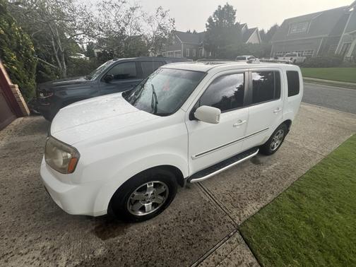 White 2009 Honda Pilot Touring