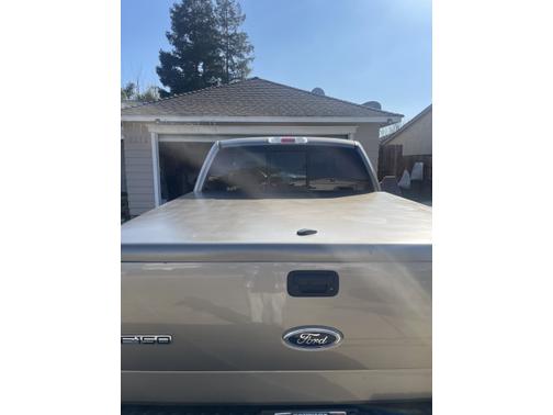 Photo 3 of 10 of 2005 Ford F-250 XLT Crew Cab Super Duty