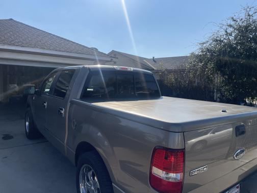 Photo 4 of 10 of 2005 Ford F-250 XLT Crew Cab Super Duty