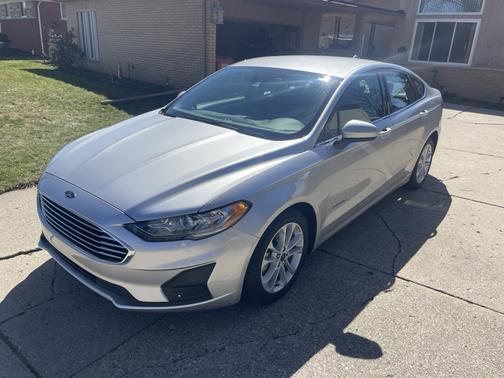 Silver 2019 Ford Fusion Hybrid SE