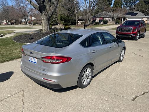 Silver 2019 Ford Fusion Hybrid SE