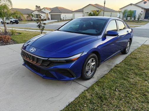 2024 Hyundai ELANTRA SE