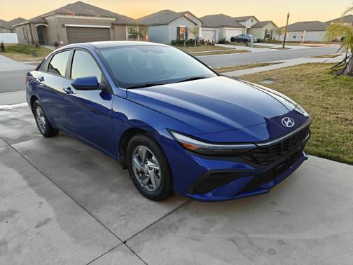 2024 Hyundai ELANTRA SE