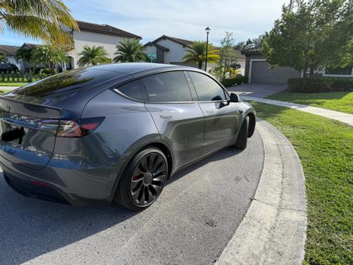 2023 Tesla Model Y Performance