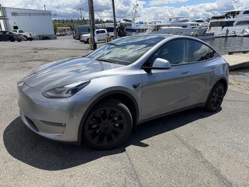 Gray 2024 Tesla Model Y Long Range