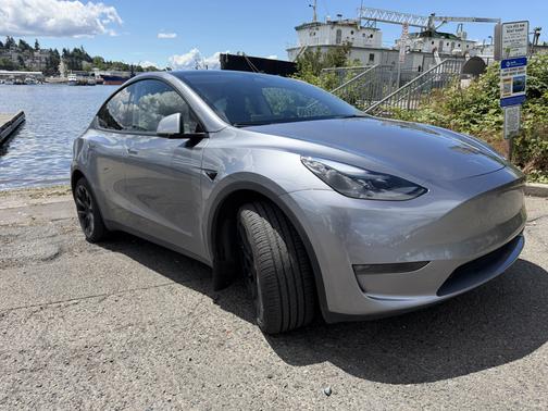 Gray 2024 Tesla Model Y Long Range