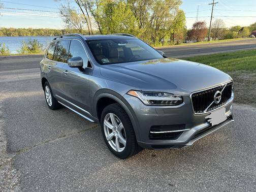 Silver 2016 Volvo XC90 Hybrid T8 Momentum